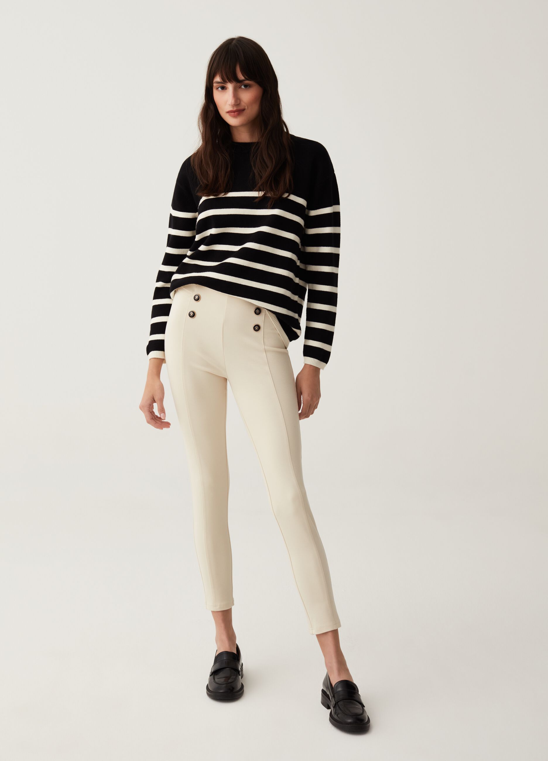 Leggings cropped con bottoni