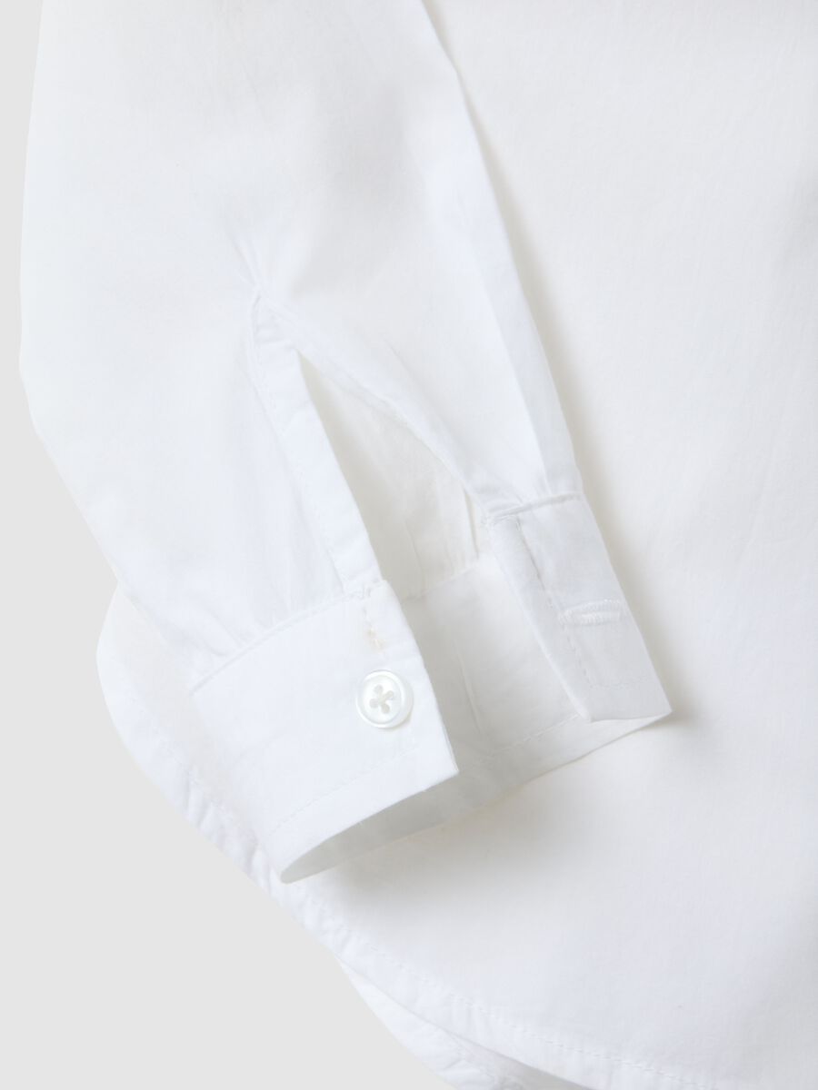 Camicia bianca da bambina a maniche lunghe in puro cotone_3
