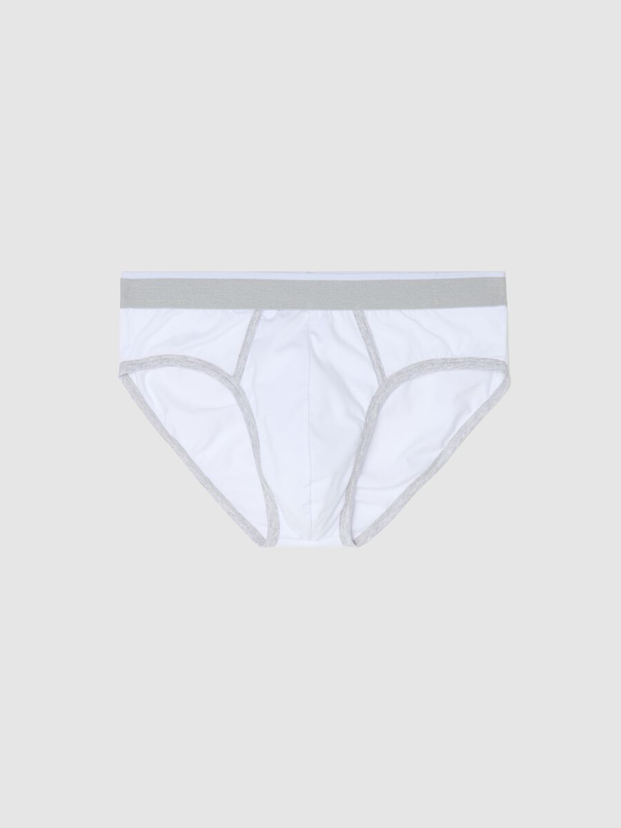 Stretch briefs with contrasting details_4