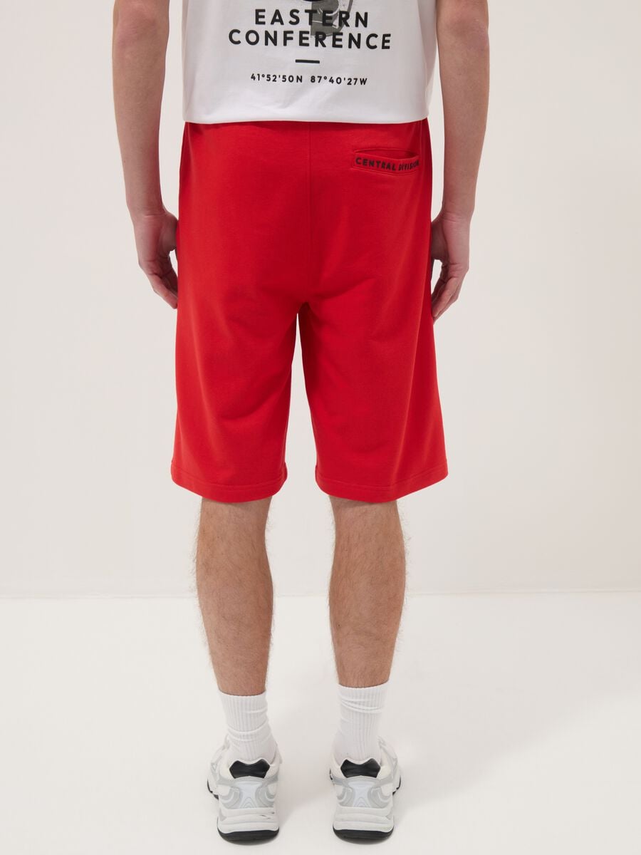 Shorts sportivi rossi in misto cotone  con logo Chicago Bulls_2