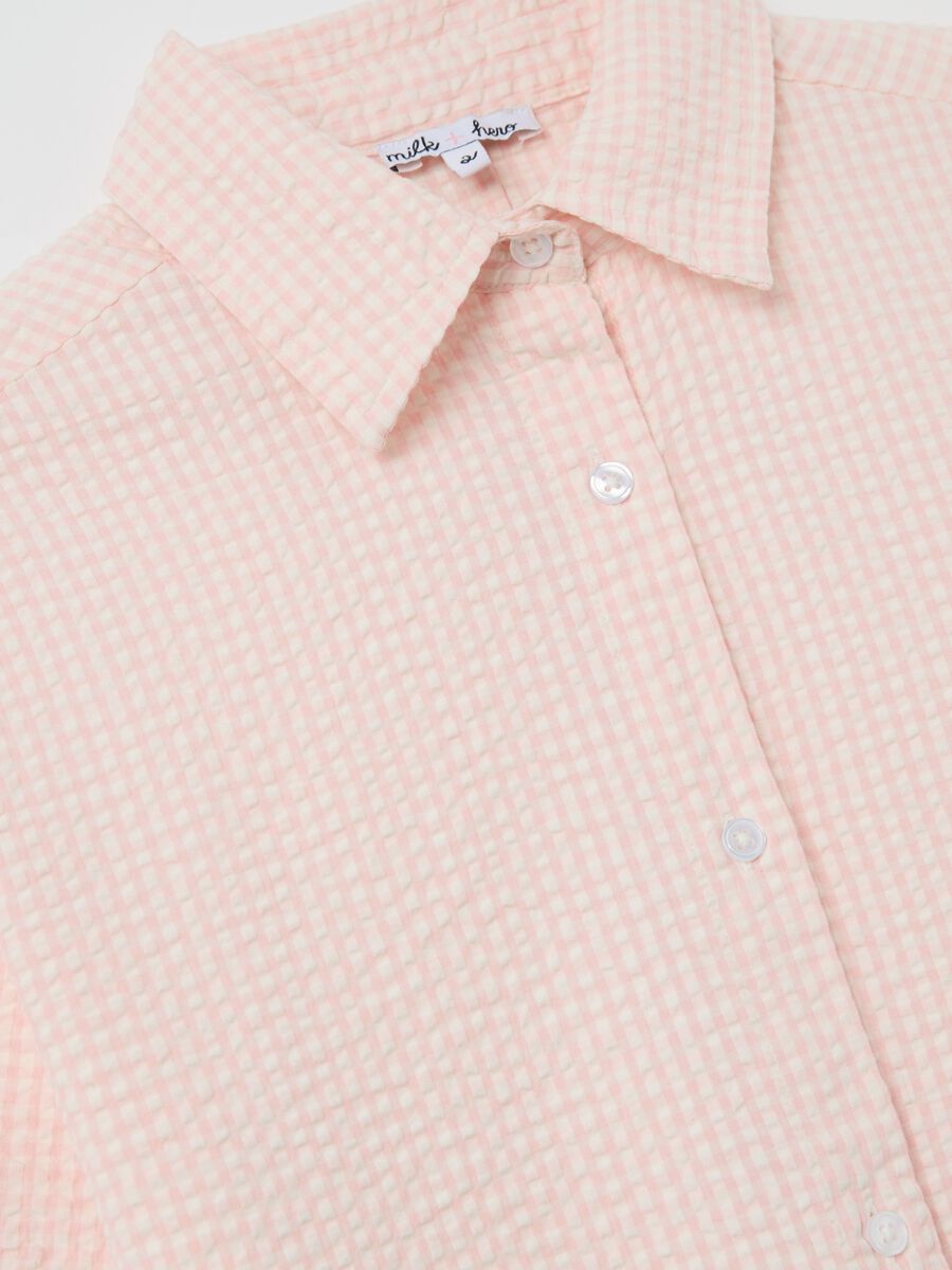 Cropped shirt in gingham seersucker_1