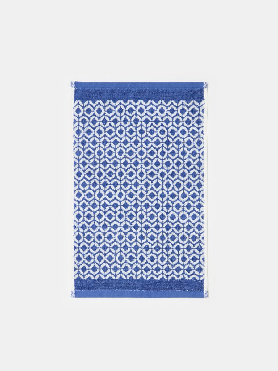 Guest towel with dots pattern_0