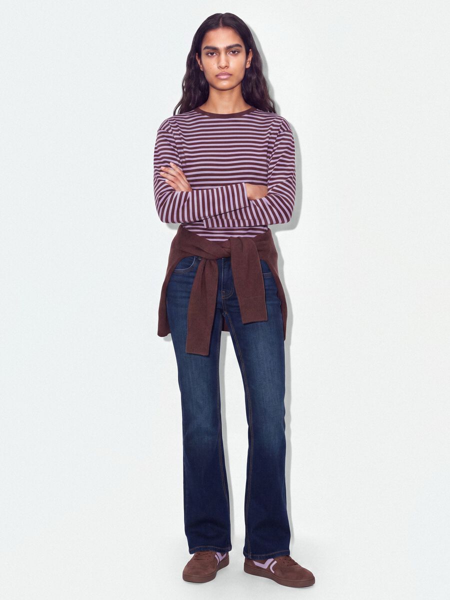 T-shirt viola a righe in puro cotone con girocollo relaxed fit_1