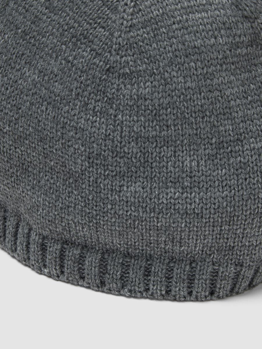 Cappello grigio a costine_2