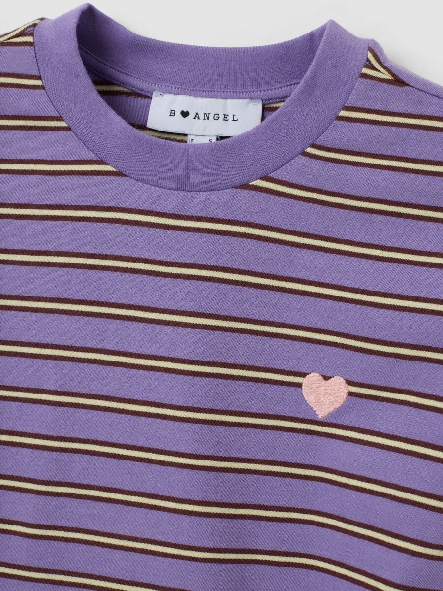 T-shirt viola relaxed fit a righe in puro cotone con ricamo cuore_6