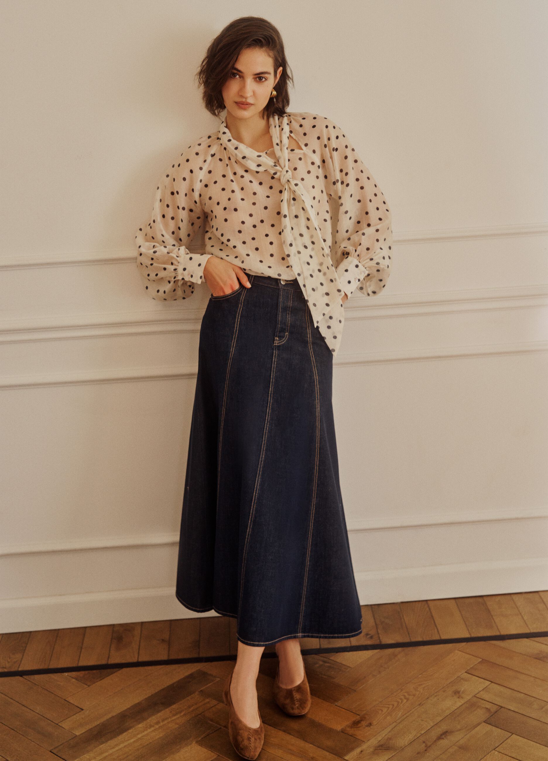 White shirt with black polka dots in lyocell blend regular fit