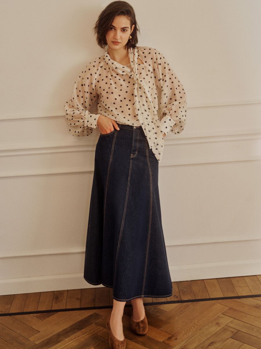 White shirt with black polka dots in lyocell blend regular fit_0