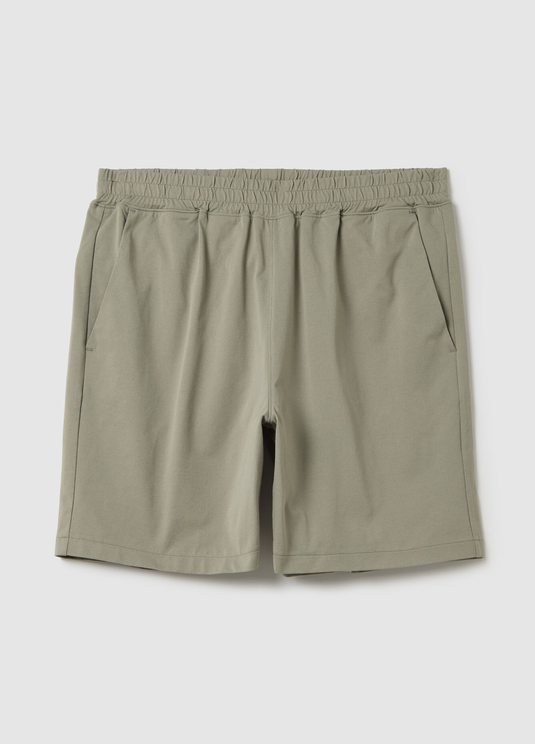 Green Bermuda joggers in stretch fabric