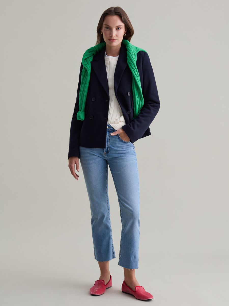 Jeans crop flare fit con orlo a vivo_0
