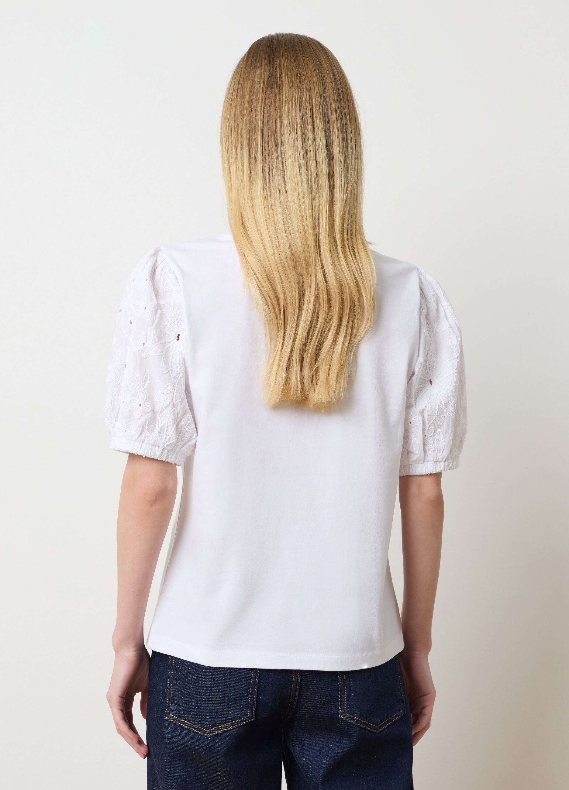 White T-shirt with embroidered sleeves by Les Copains