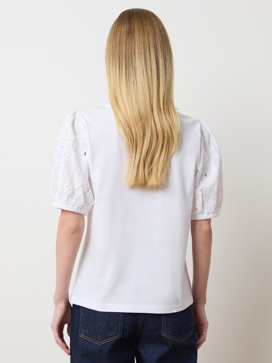 White T-shirt with embroidered sleeves by Les Copains_2