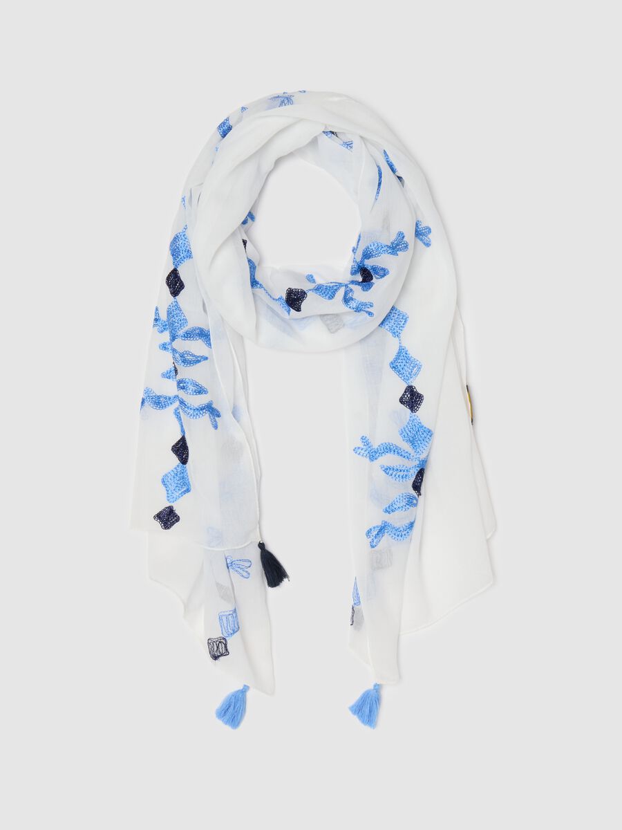 White and blue scarf with embroidery and tassels_0