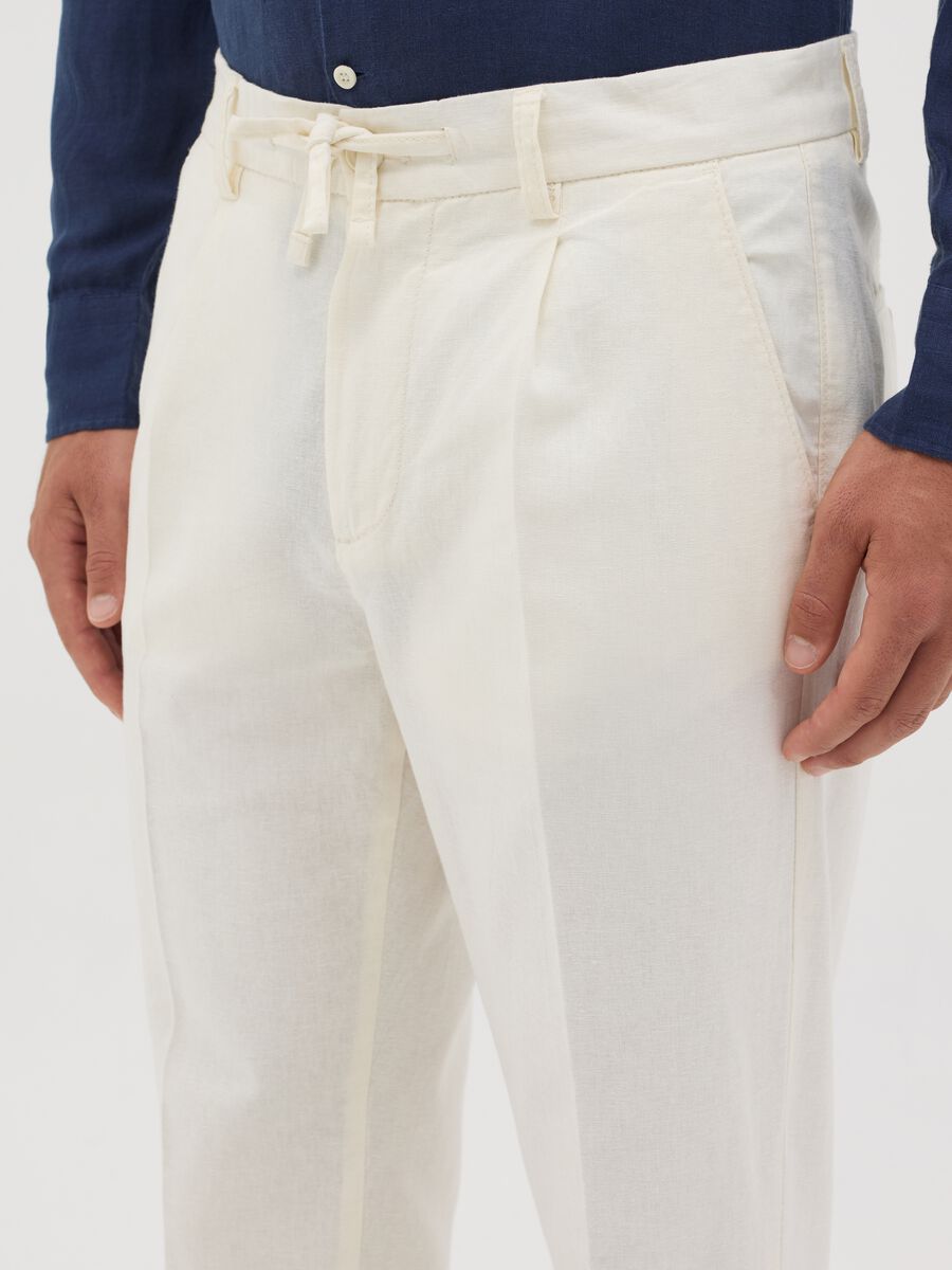 Pantalone chino slim fit con coulisse bianco_3