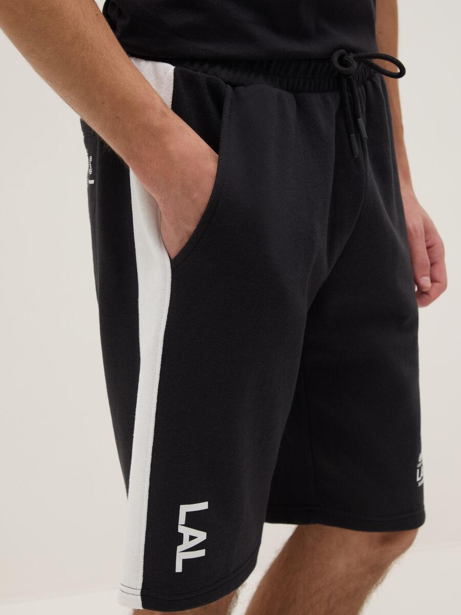 Black cotton blend regular fit sports shorts with Lakers logo_3