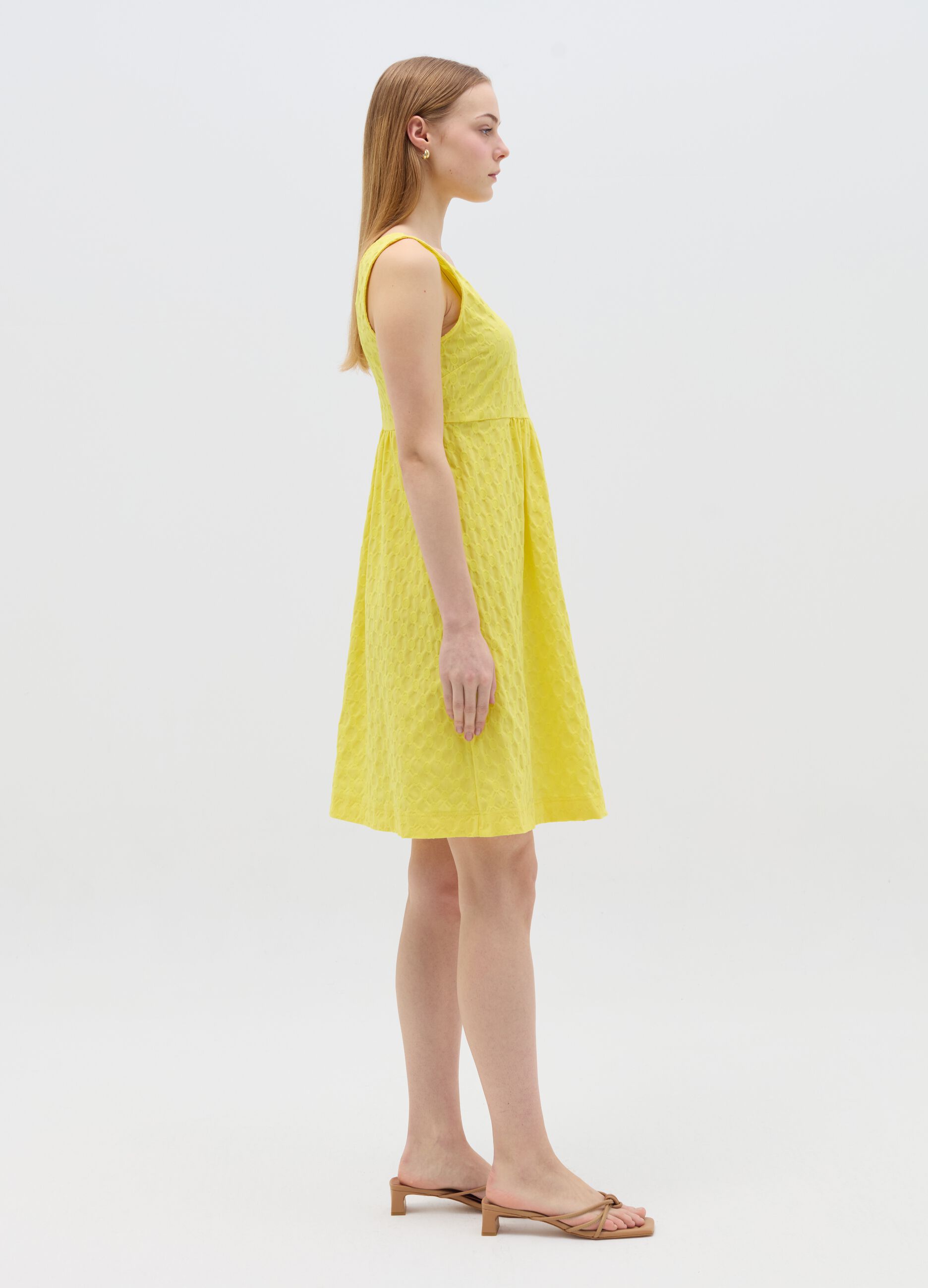 Short maternity dress with circles motif