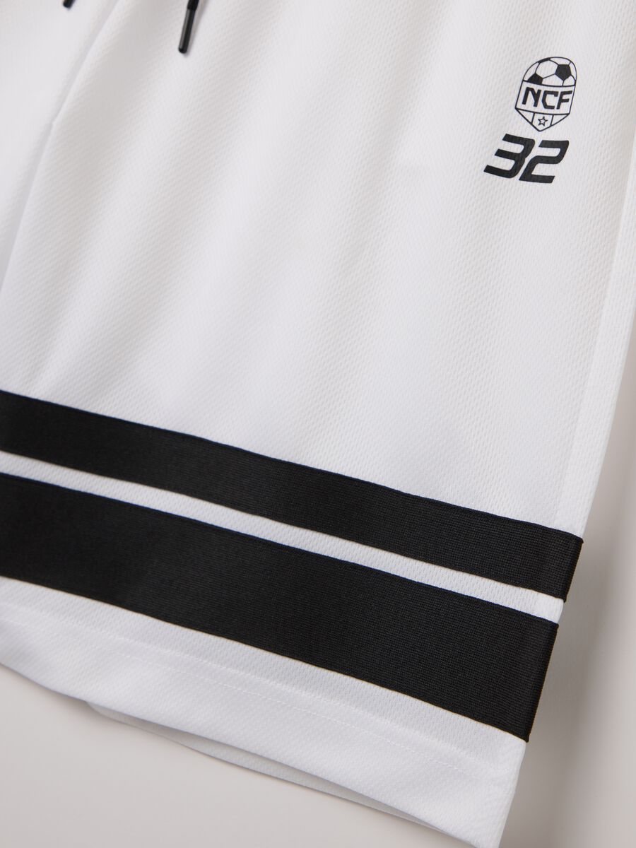 White Bermuda joggers with NFC print_5
