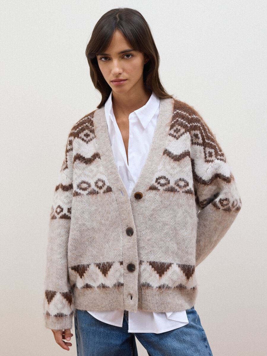 Cardigan beige in misto lana e alpaca con scollo profondo a V over fit_2
