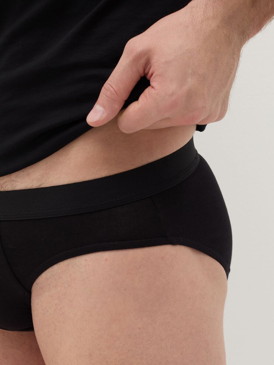 Three-pack briefs in stretch cotton_2