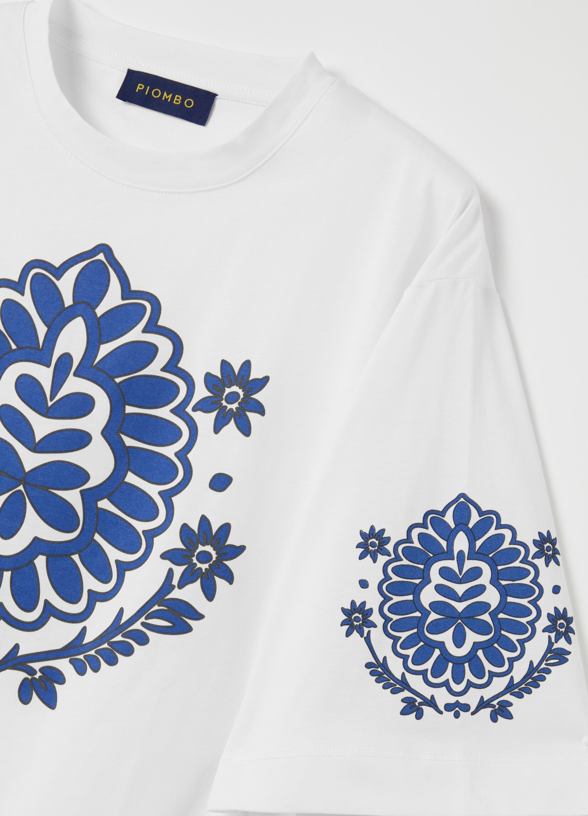 T-shirt with ethnic design print