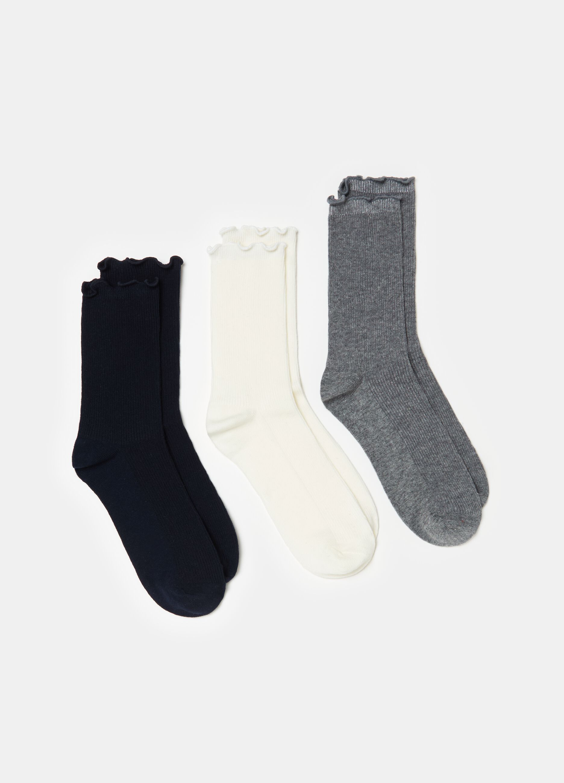 Three-pair pack short socks with wavy trim