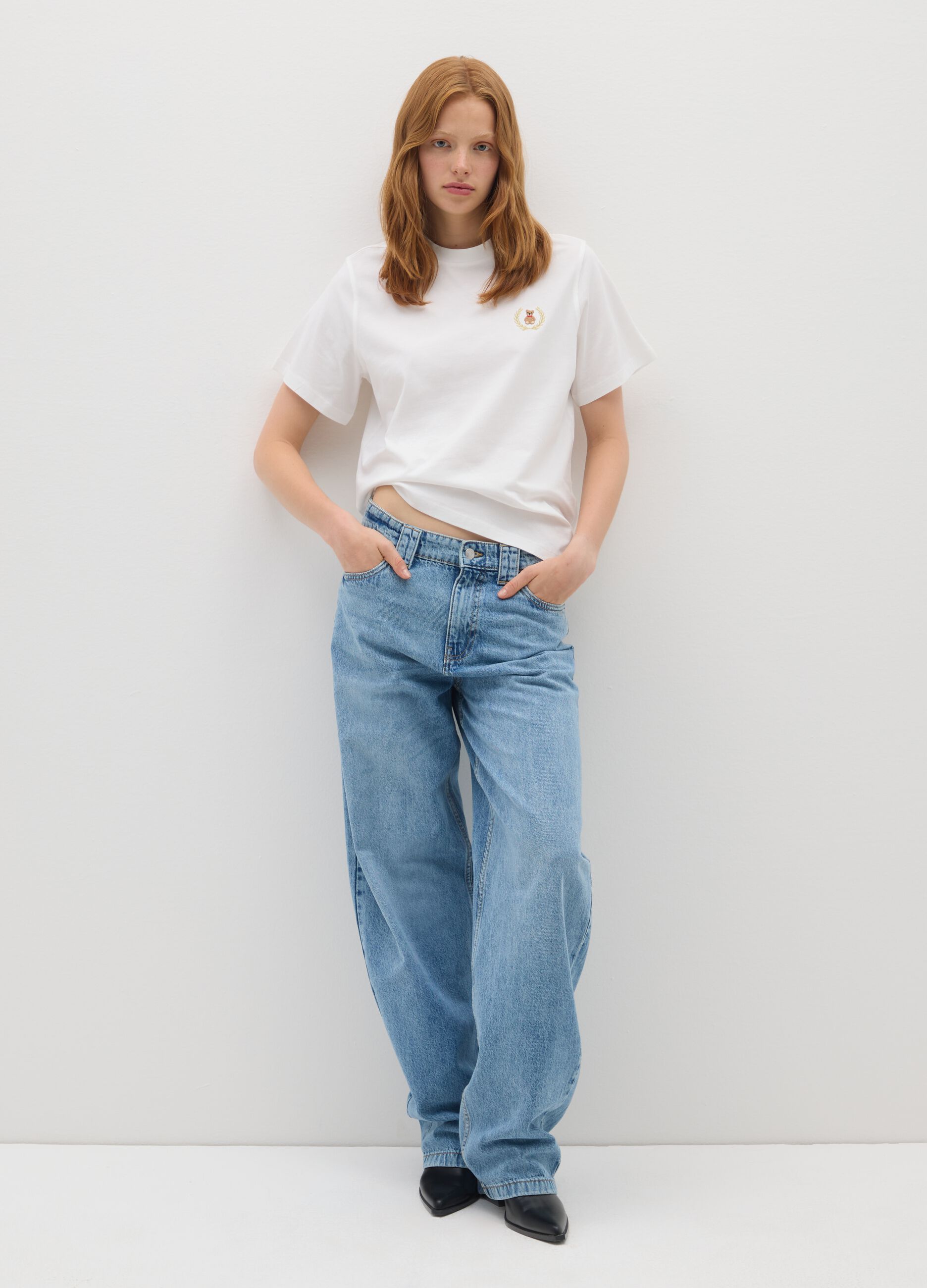 White pure cotton T-shirt relaxed fit with emblem