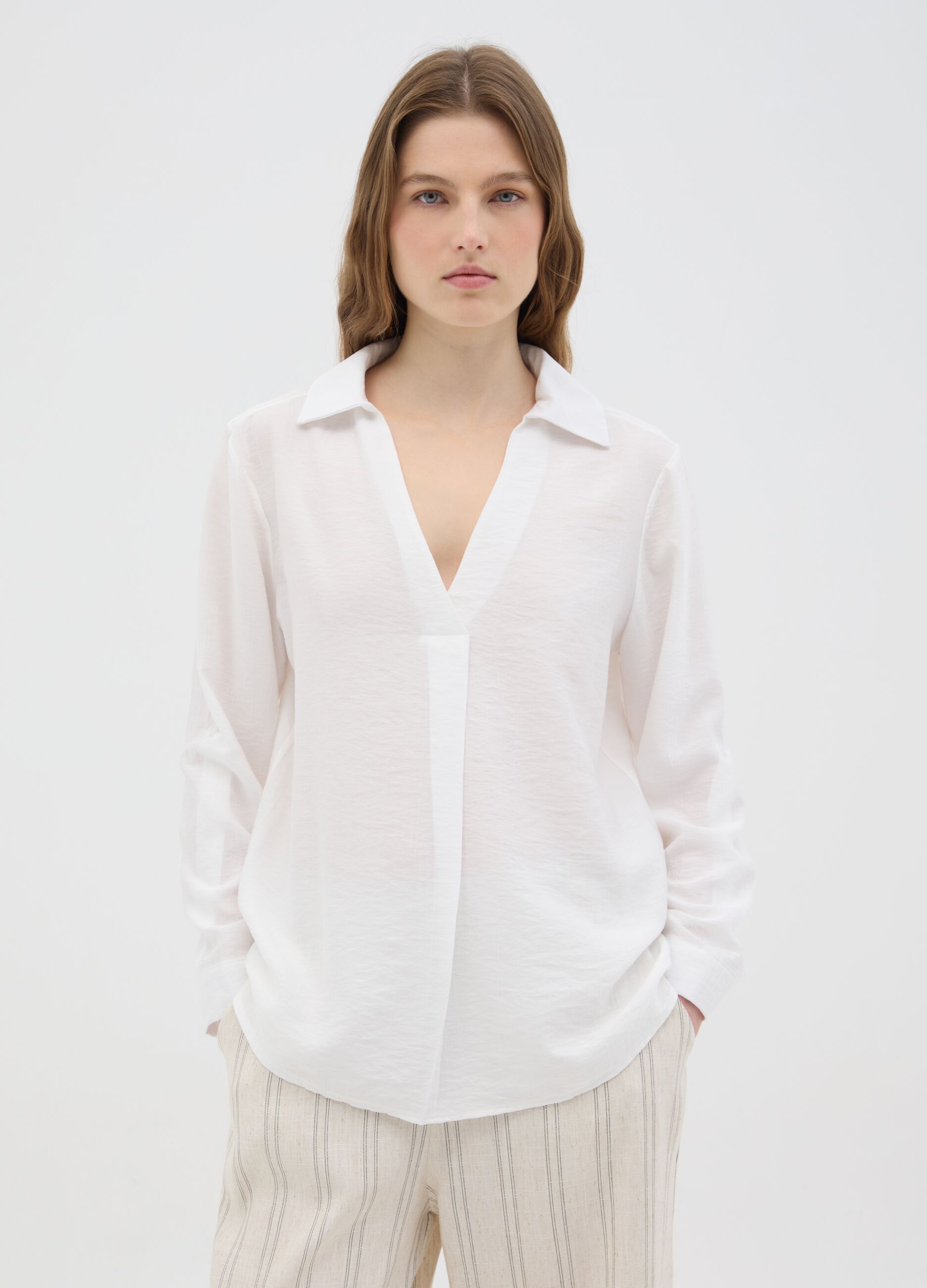 Women's white blend V-neck regular fit shirt