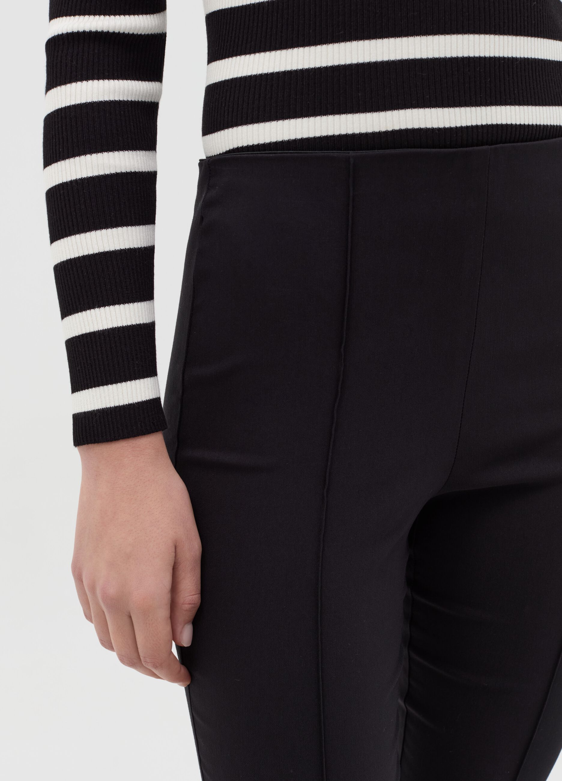 Cropped treggings with embossed seams