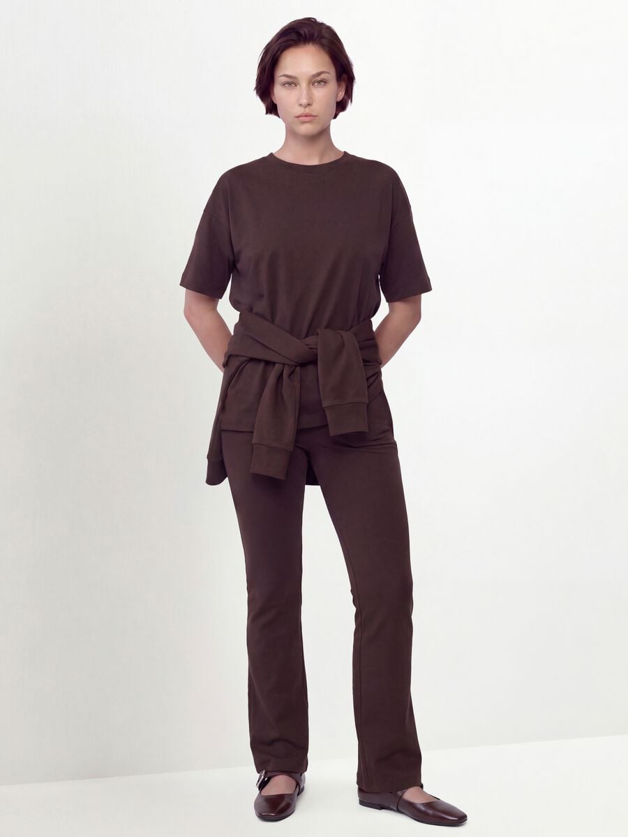 T-shirt girocollo marrone in misto cotone e modal elasticizzato regular fit_3