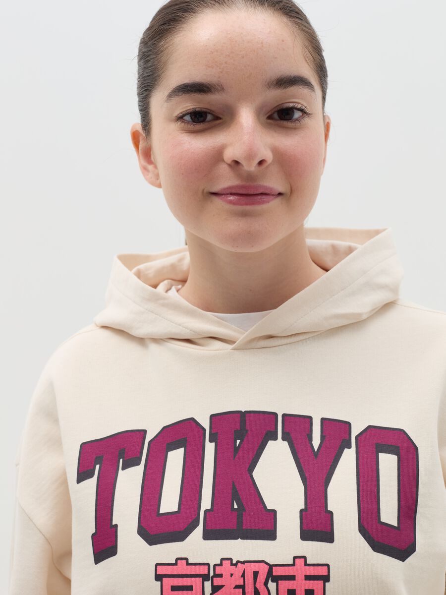 Hoodie with printed lettering_2