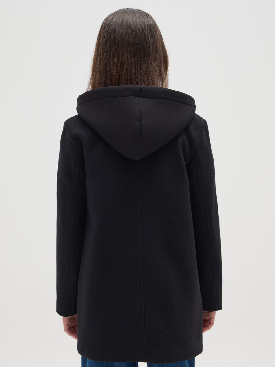 Cappotto nero con cappuccio removibile_1