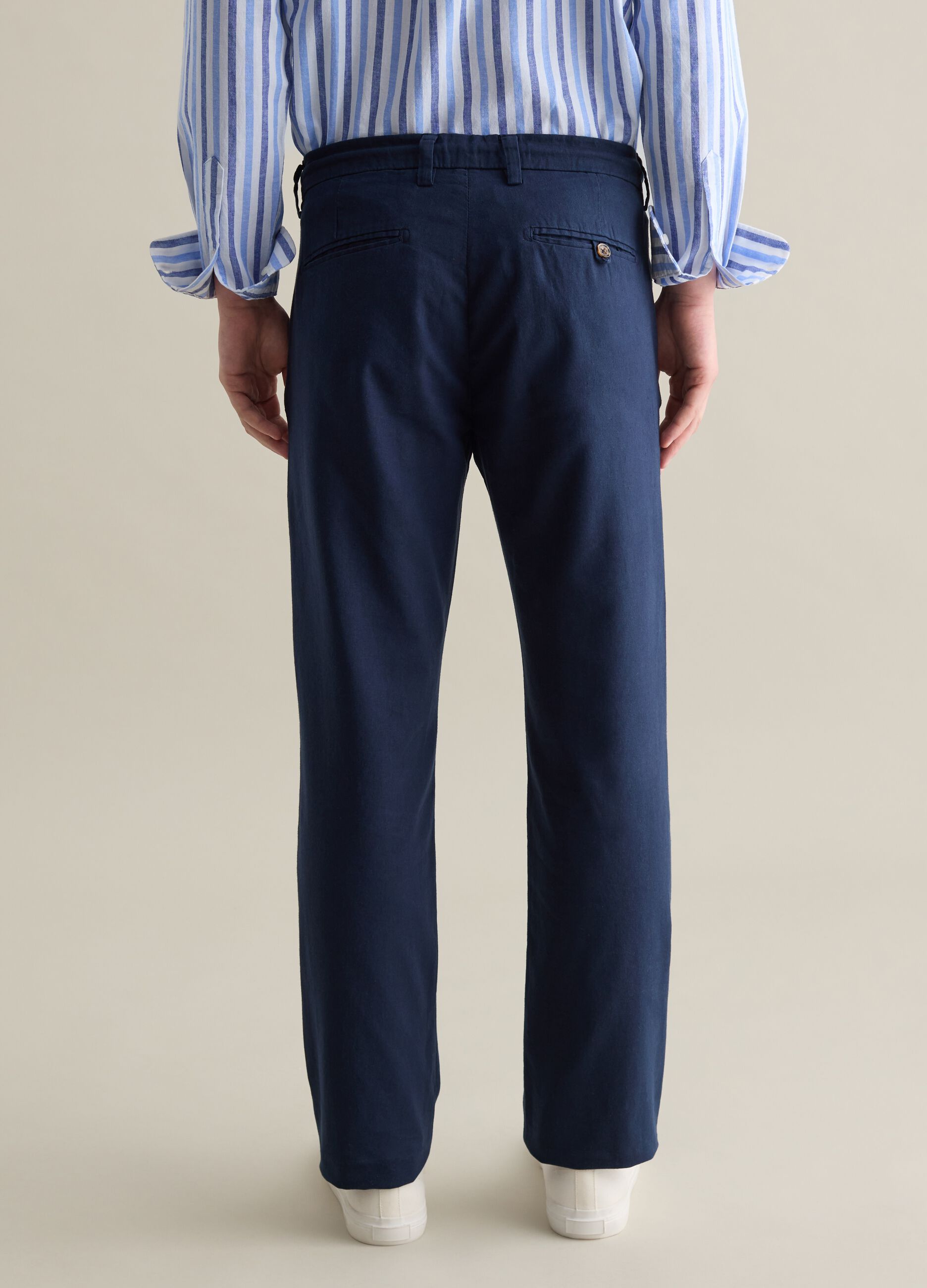 Blue chino trousers in linen and cotton