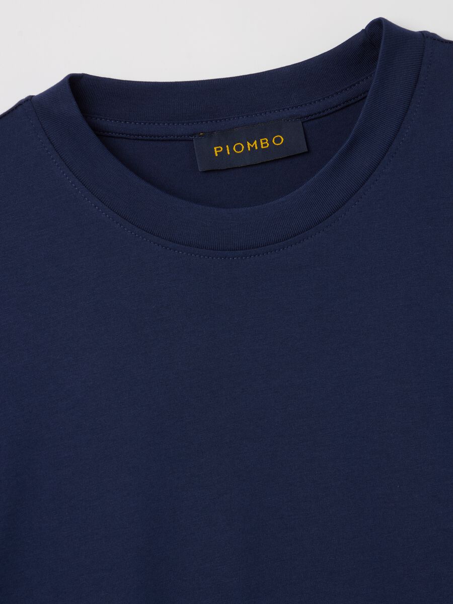 Plain cotton T-shirt with round neck._5