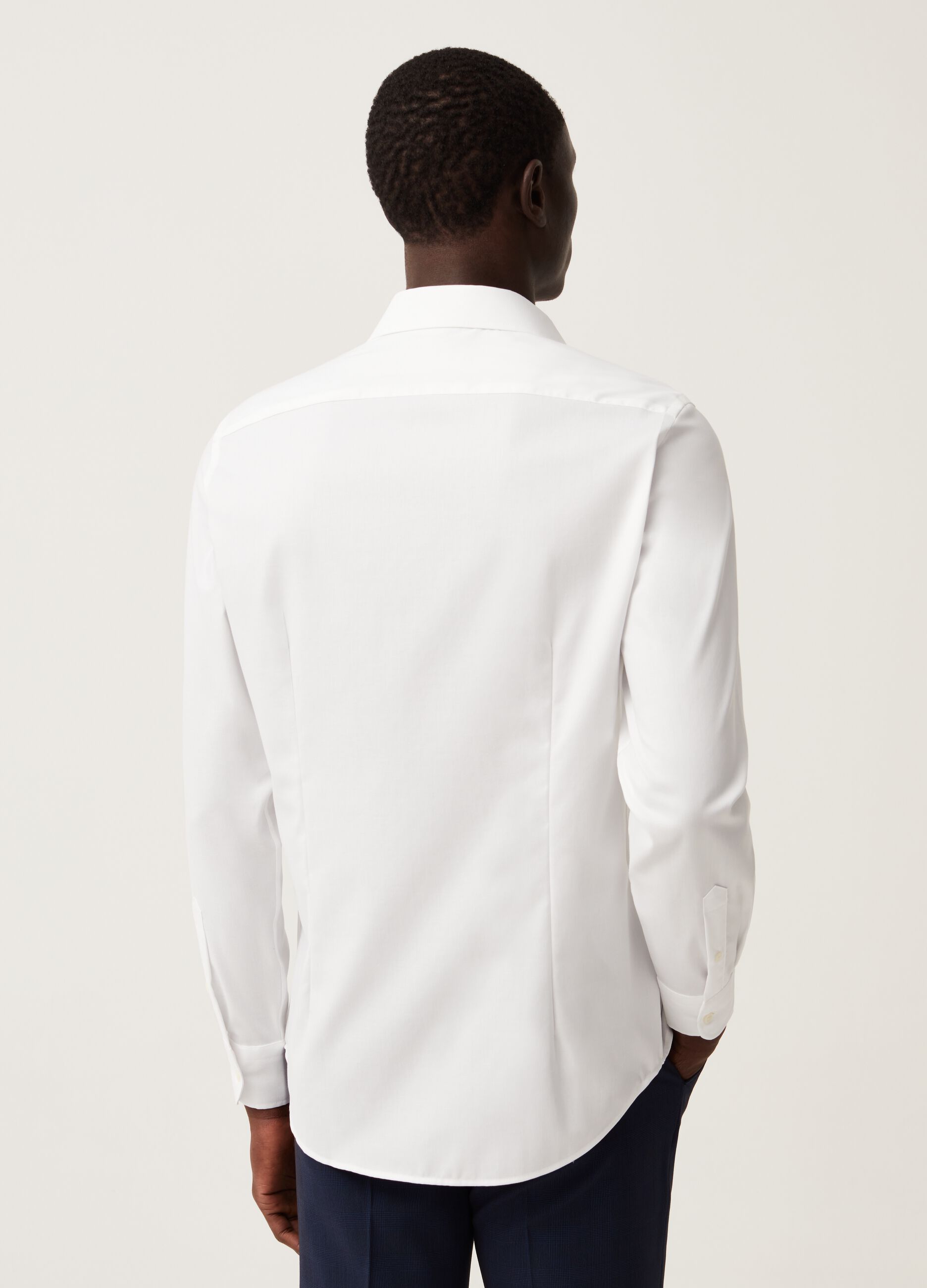 Slim-fit no-iron shirt in solid colour cotton
