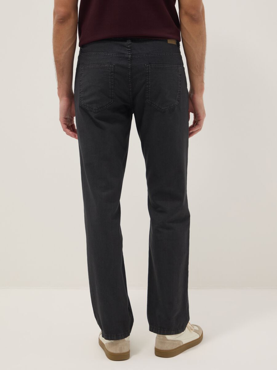 Black casual linen-cotton blend regular-fit trousers_2