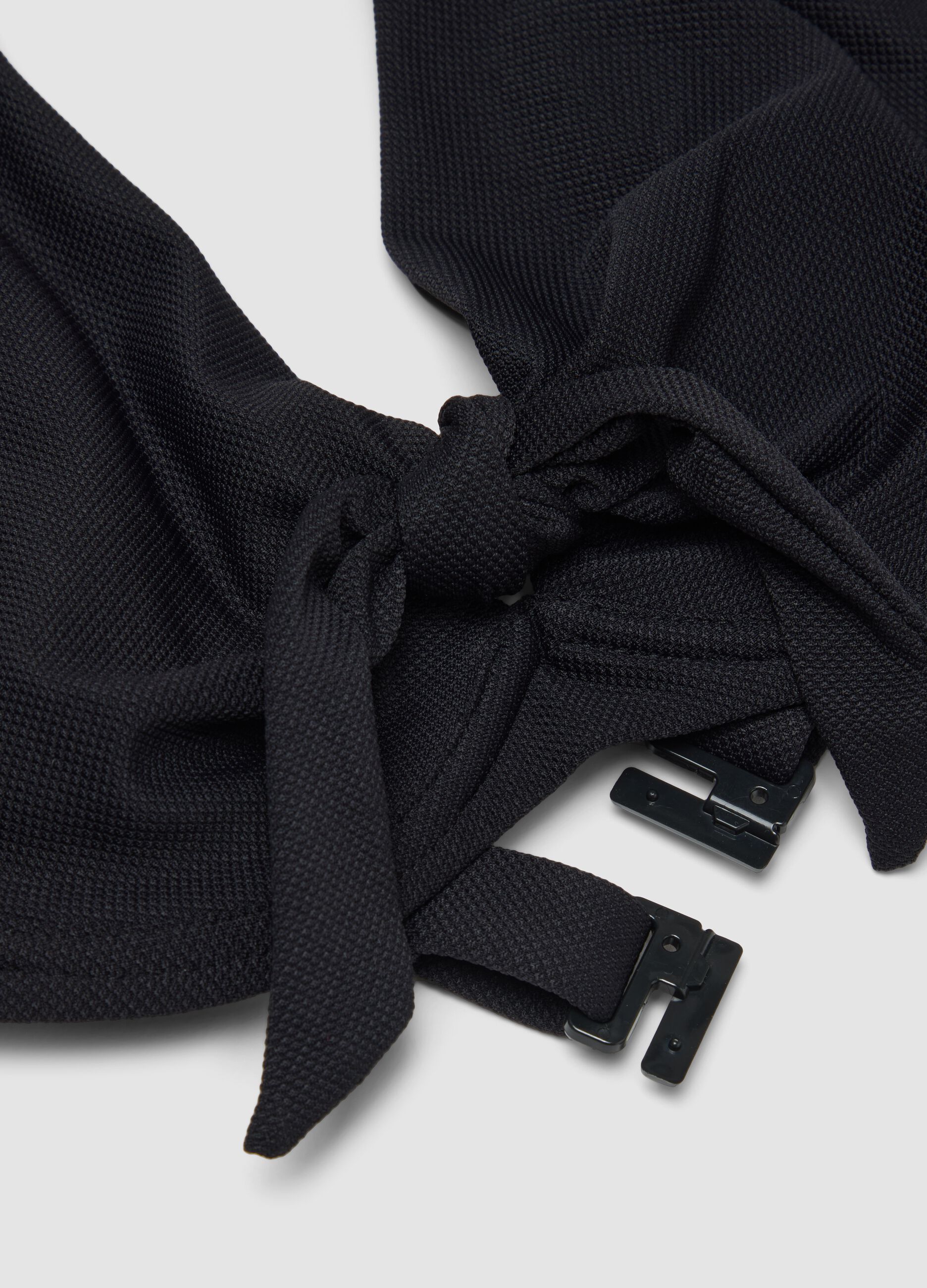 Top bikini elasticizzato nero con fiocco