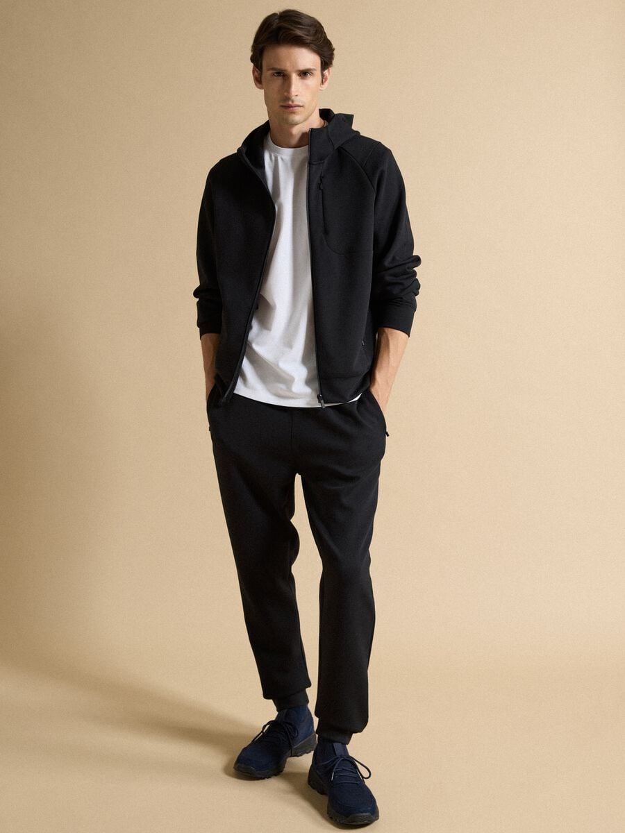 Jogger neri regular fit in tessuto elasticizzato Easy dry_0