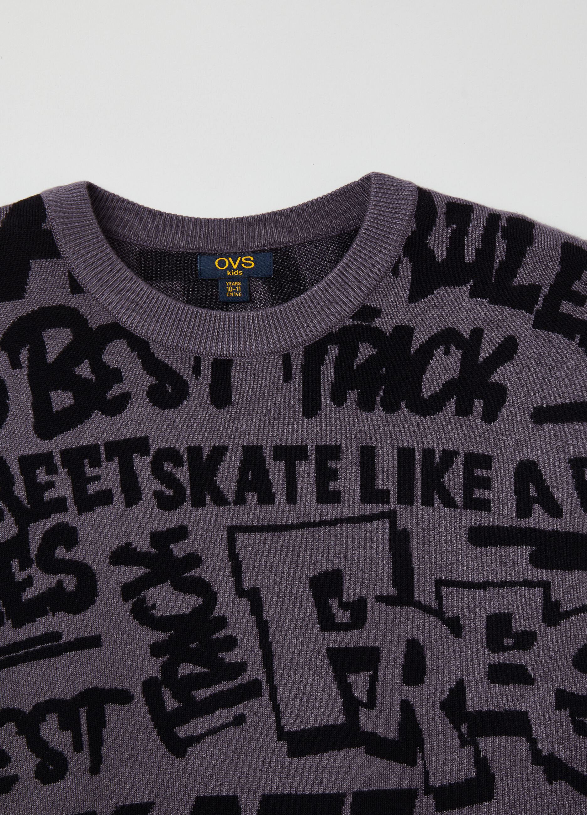 Pullover tricot con disegno lettering_2