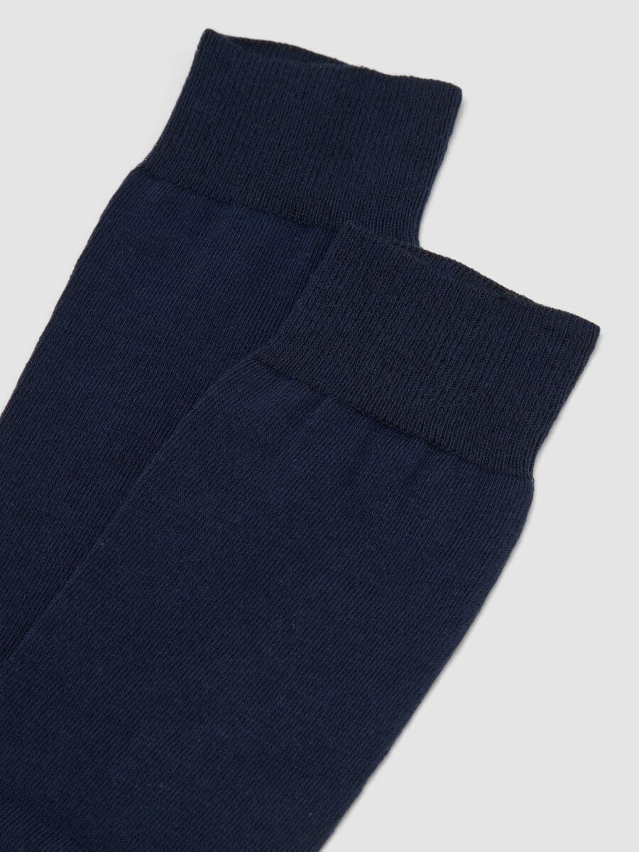 Two-pack of blue and green long socks in stretch cotton_1