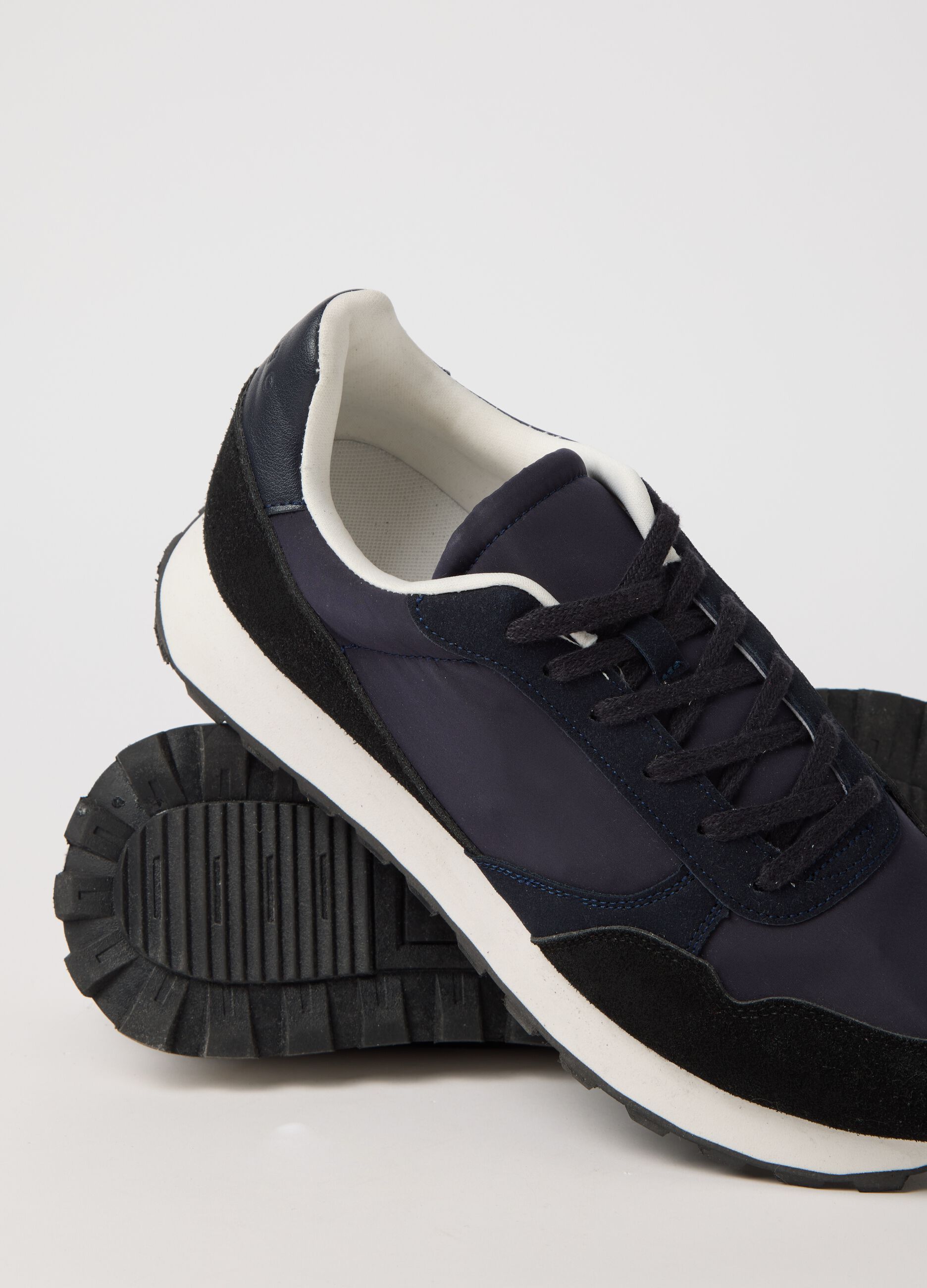 Combination sneakers with laces