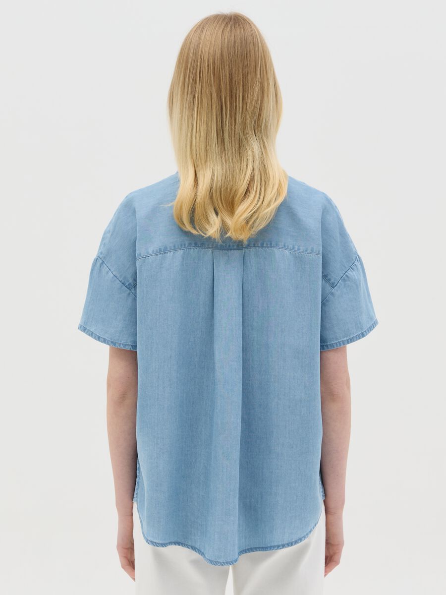 Short-sleeved denim shirt_3