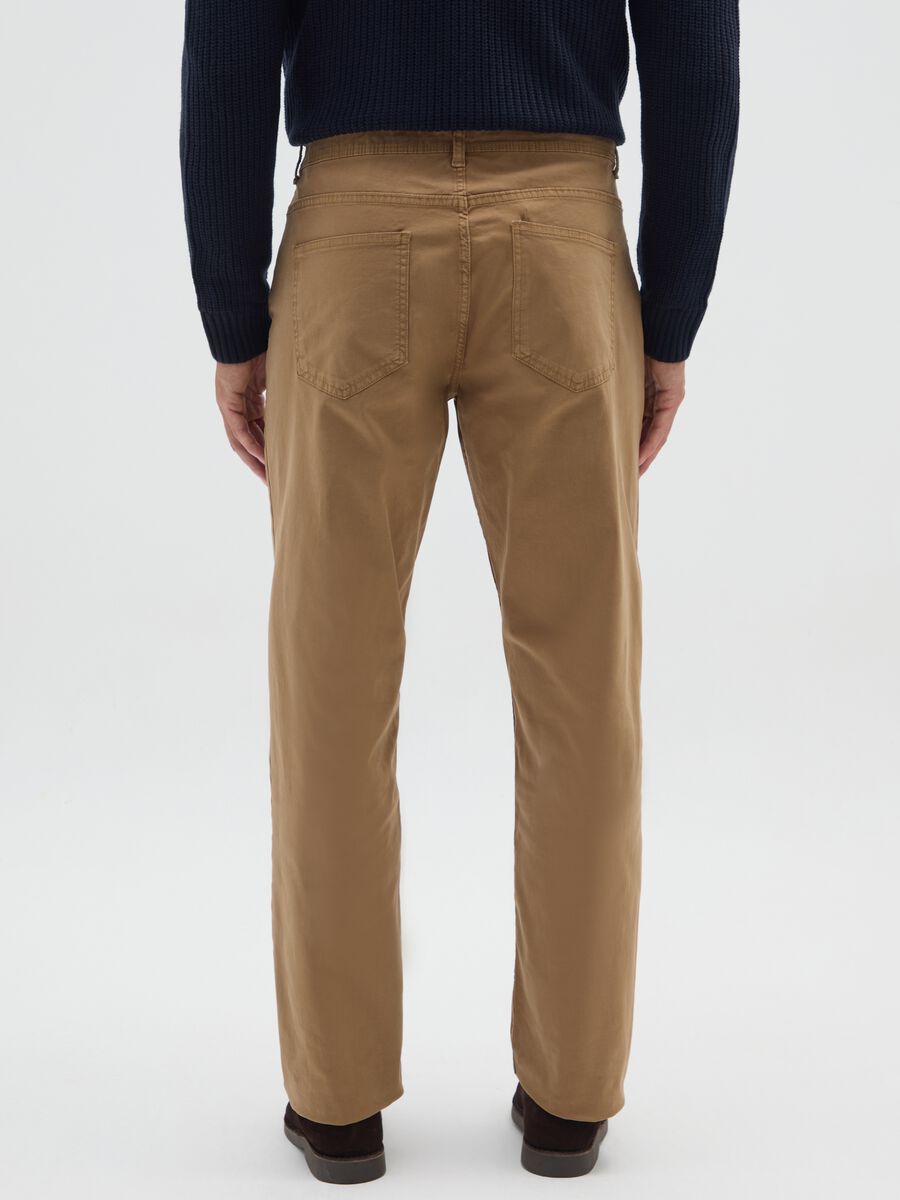 Brown stretch cotton trousers with regular fit_2