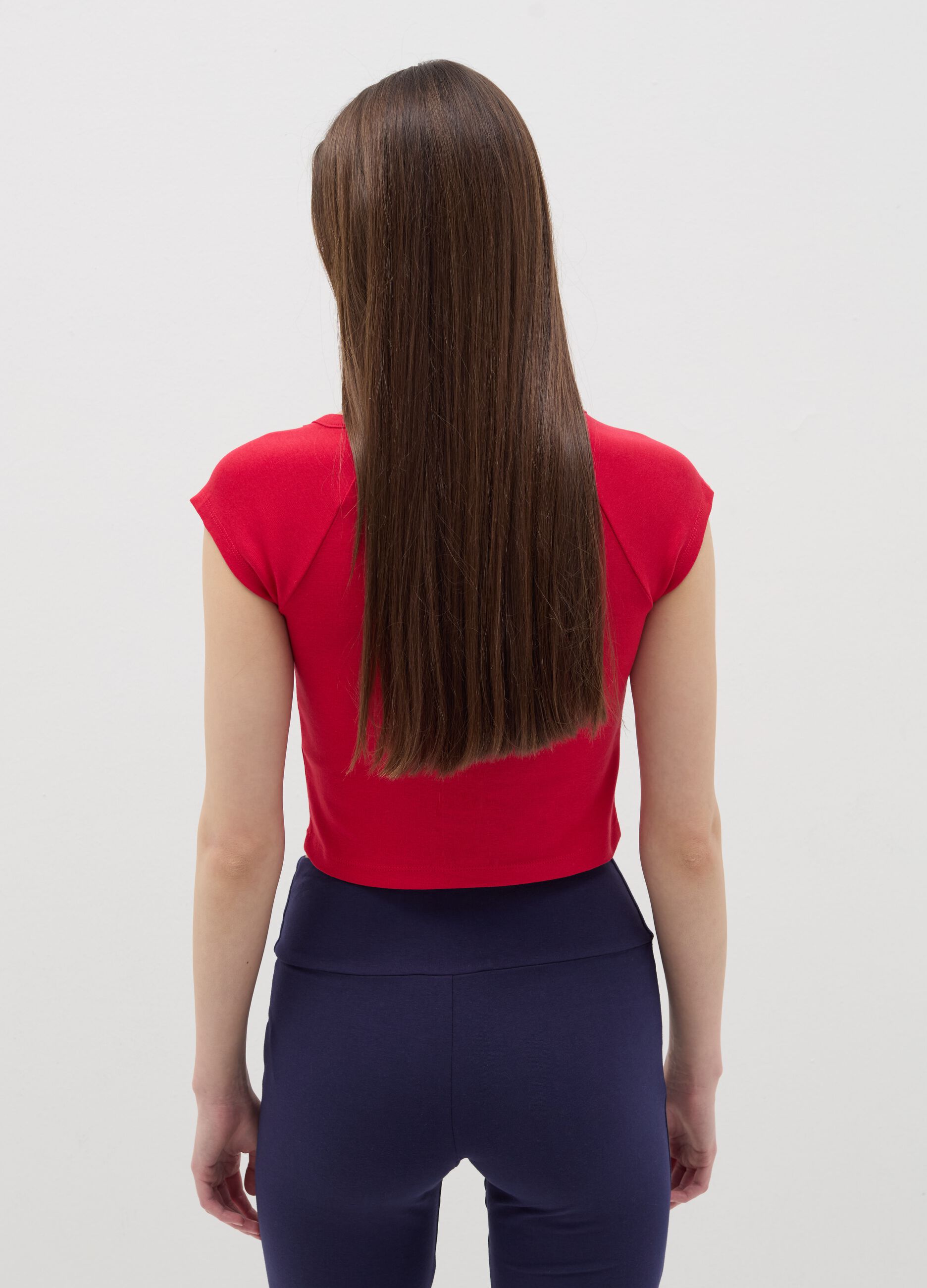 Solid colour T-shirt with V neck