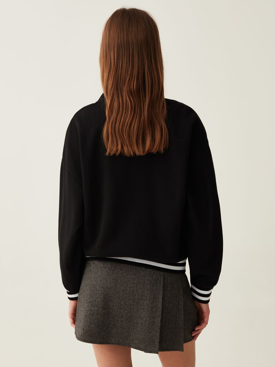 Cardigan varsity in felpa con stemma college_2