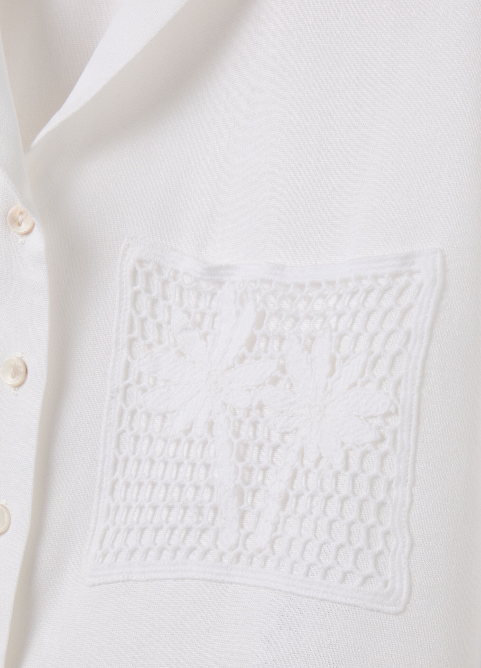 Camicia corta da donna bianca regular fit con dettagli in pizzo