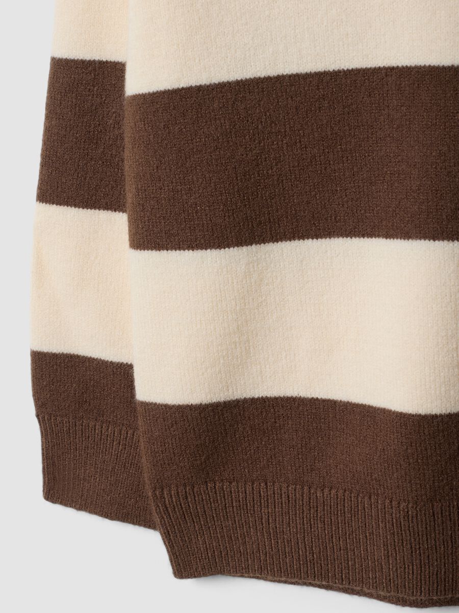 Brown striped polo-collar top_3