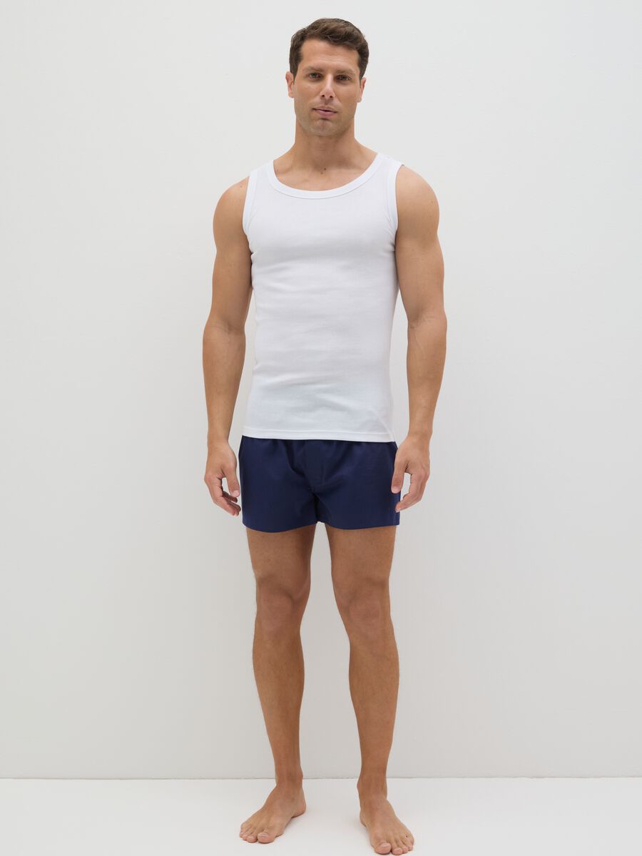 White vest with round ribbed neck_0