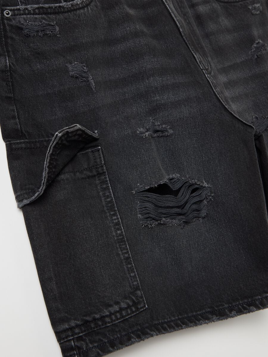 Cargo Bermuda shorts in black denim_5