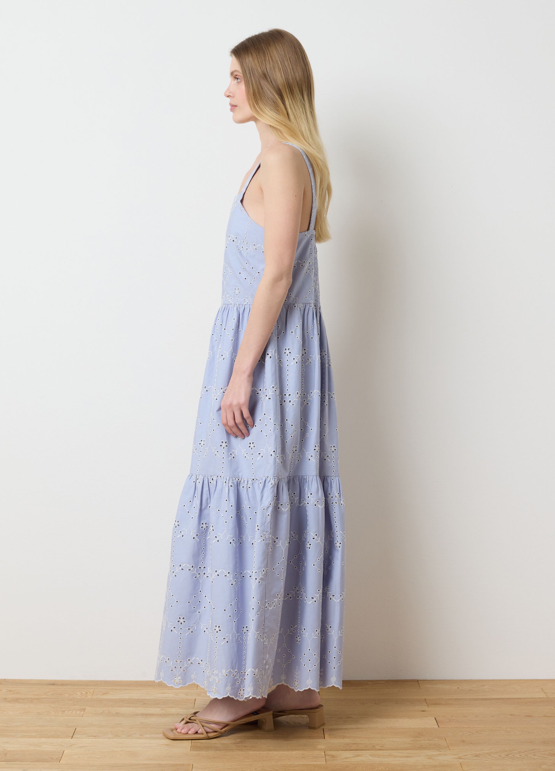 Vestito lungo da donna in puro cotone azzurro wide fit con balze