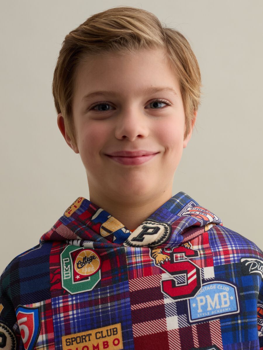 Sweatshirt with check pattern and hood_2