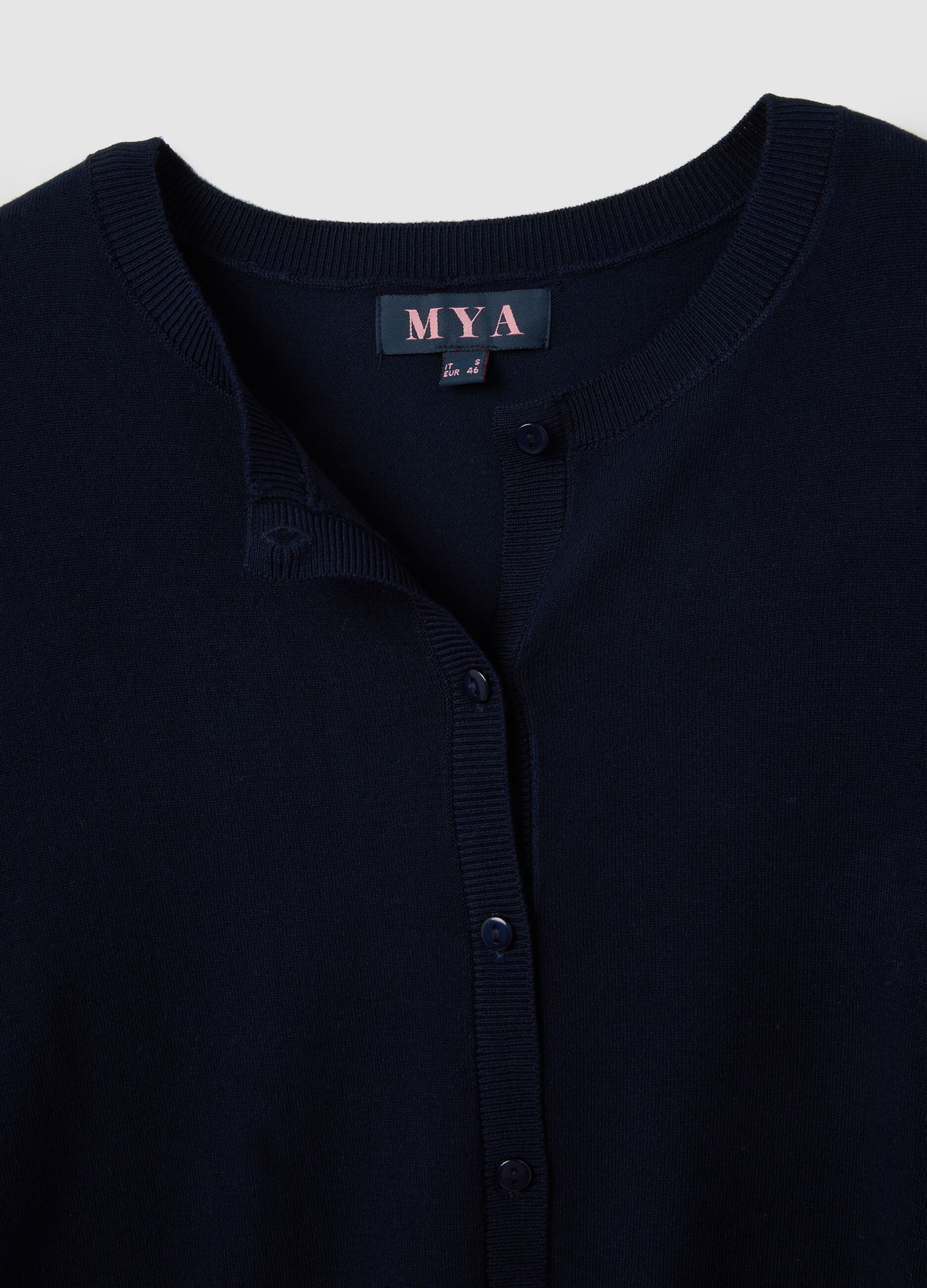 Cardigan blu con bottoni